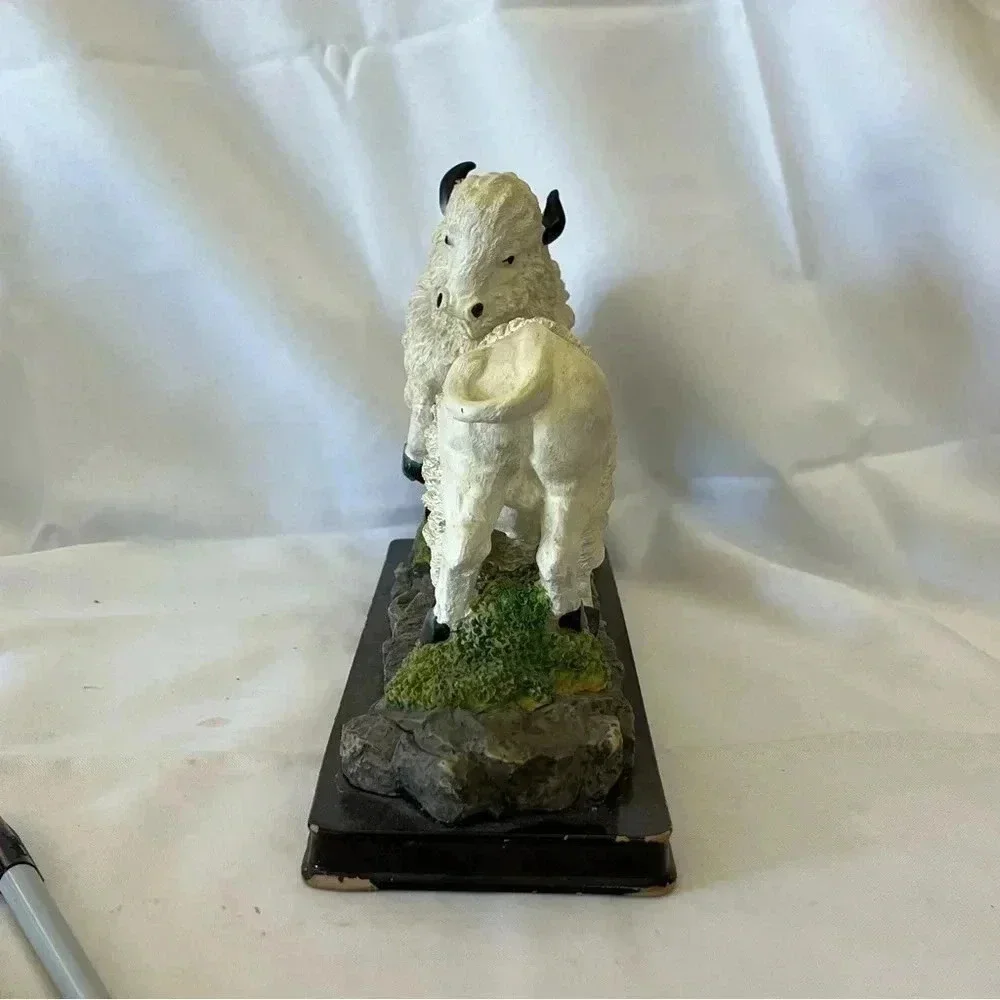 Vintage Number One Collection Fighting Bison Resin Statue - Picture 6 of 6